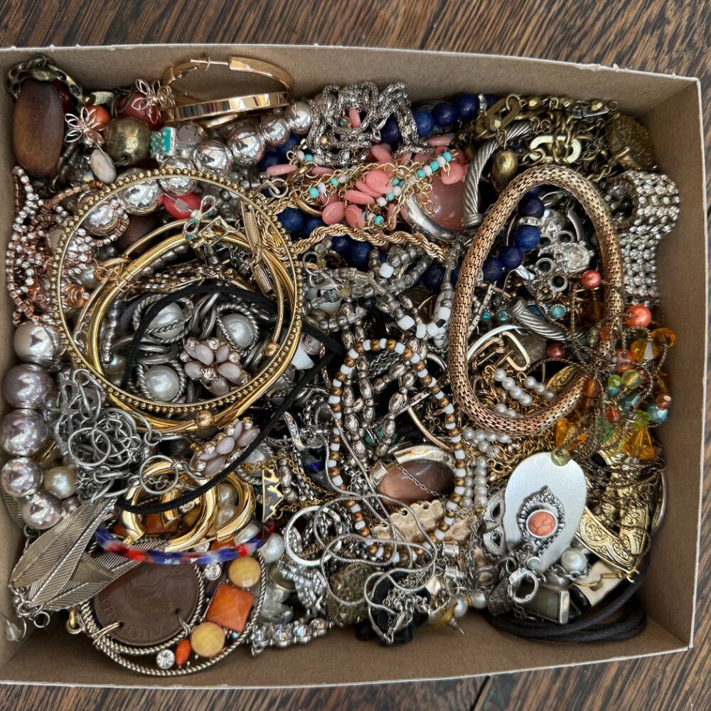 Over 4 lbs Mystery Jewelry Lot - Picture 7 of 8